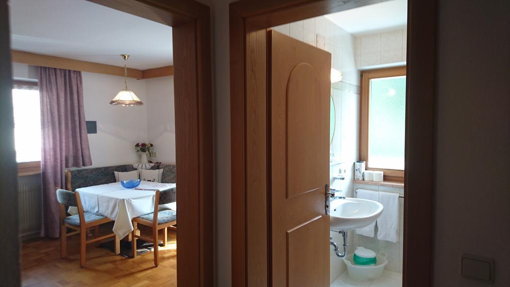 Residence Ploner San Cassiano  Pokoj fotografie